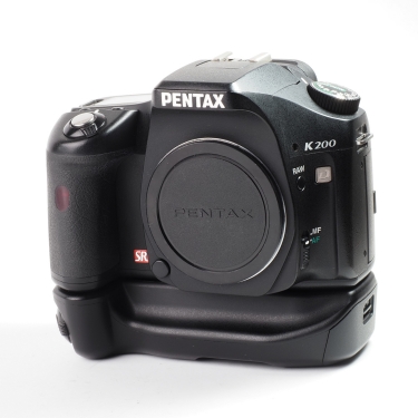 Pentax K200D + D-BG3 Grip (EX+) Used